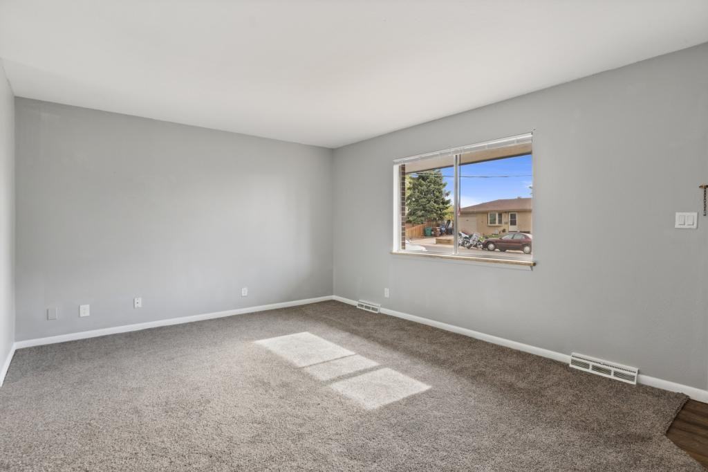 2853 15th Avenue Ct - Photo 2 of 15
