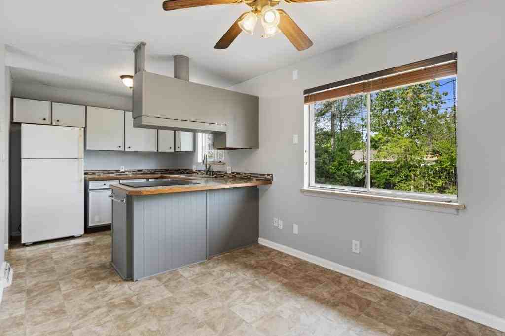 2853 15th Avenue Ct - Photo 5 of 15