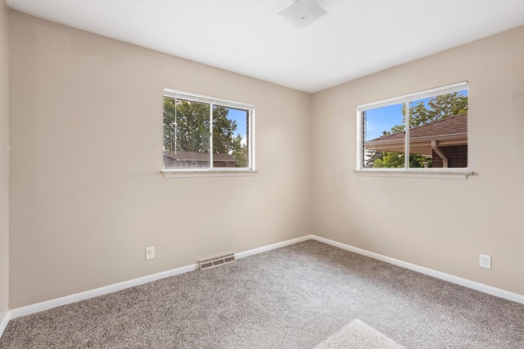 2853 15th Avenue Ct - Photo 7 of 15