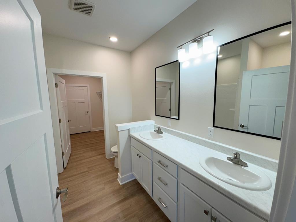 1111 Emerald Cv - Photo 2 of 7