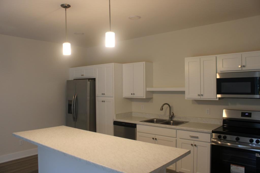 1111 Emerald Cv - Photo 4 of 7