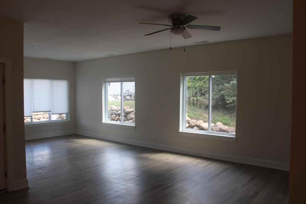 1111 Emerald Cv - Photo 5 of 7