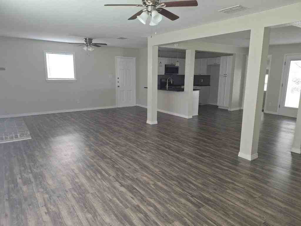 502 N Church St - Photo 2 of 16