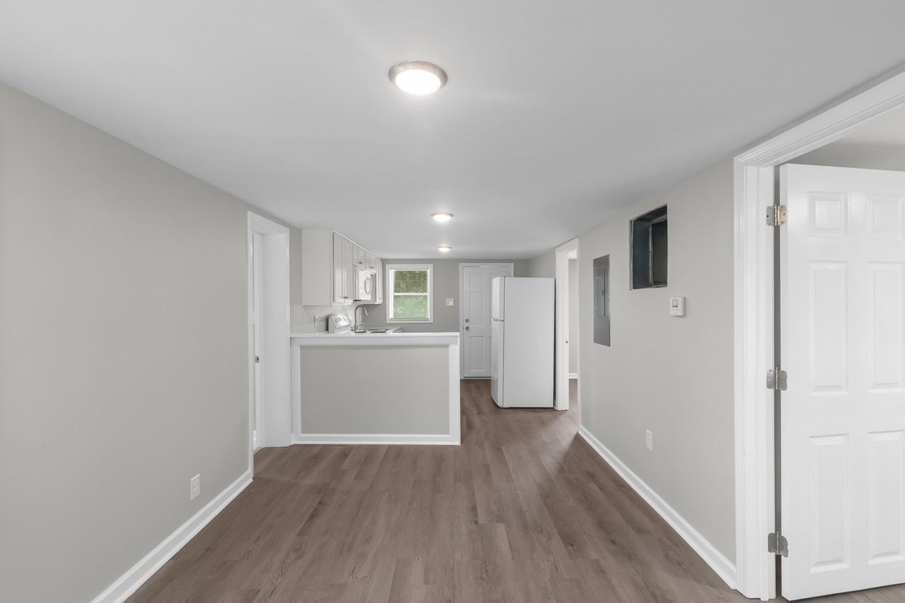 111 Five Mile Rd - Photo 3 of 18
