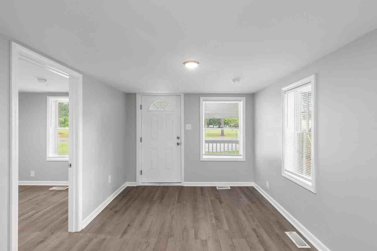 111 Five Mile Rd - Photo 5 of 18