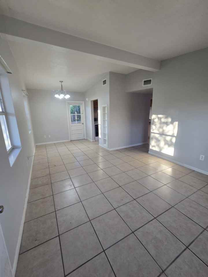 6334 Talbot Cir - Photo 4 of 18