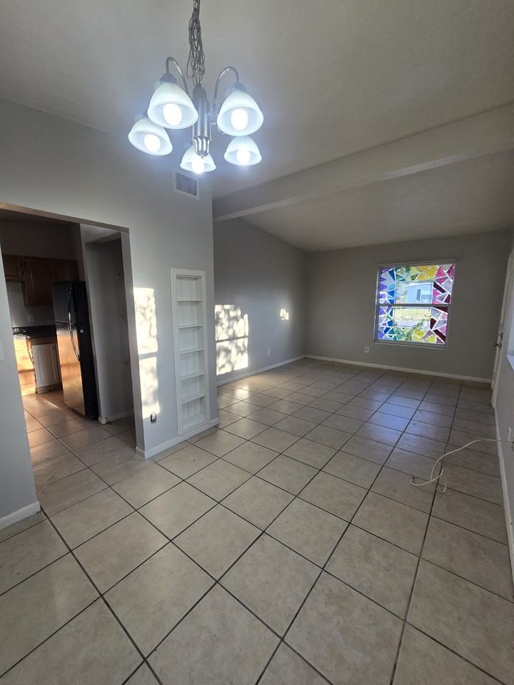 6334 Talbot Cir - Photo 5 of 18