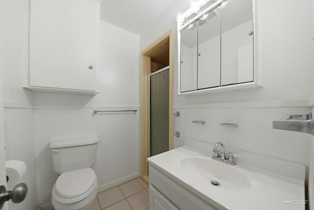 1302 Laura Ln - Photo 7 of 24