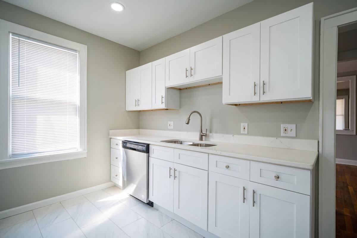 75 E Markison Ave - Photo 2 of 10