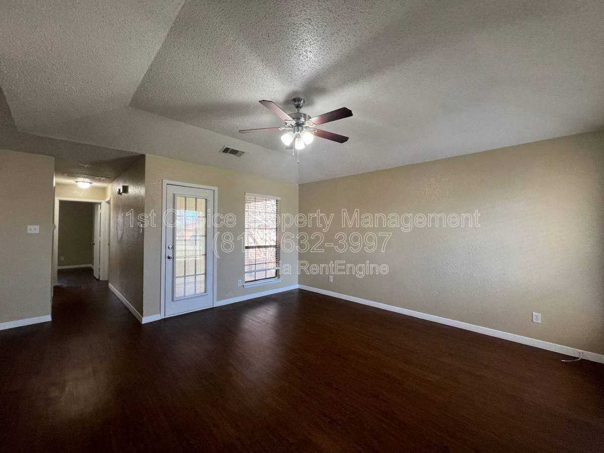 1116 Landsdale Ln - Photo 3 of 10