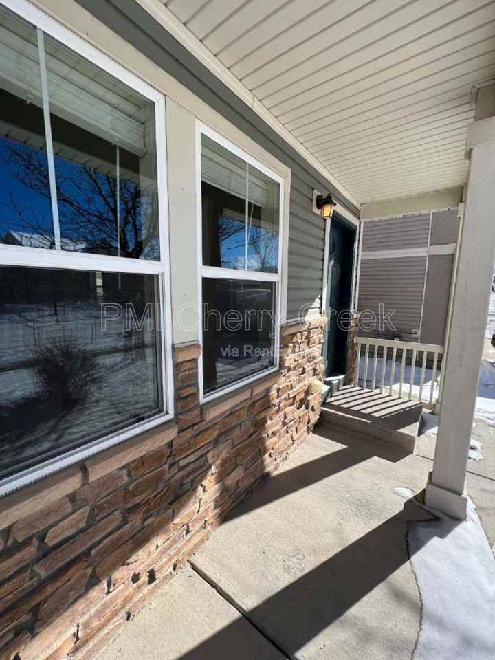1808 Morningview Ln - Photo 2 of 10