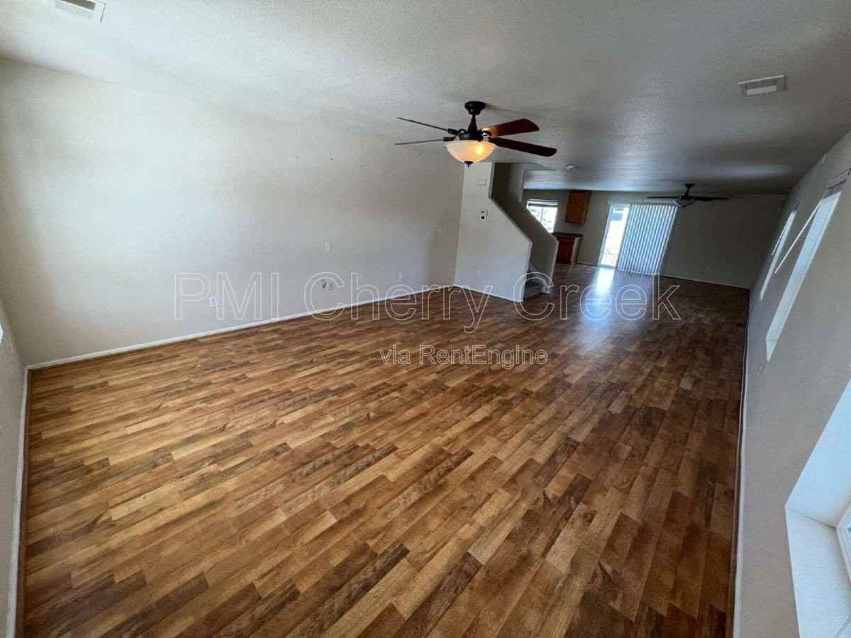 1808 Morningview Ln - Photo 3 of 10