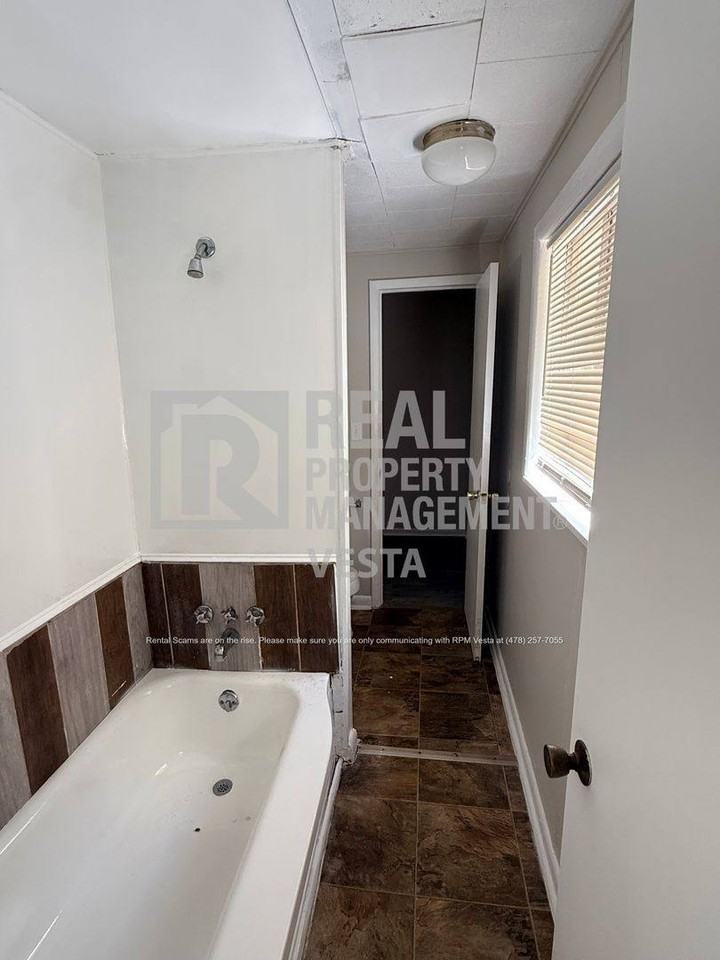 614 Cedarwood Dr - Photo 3 of 9
