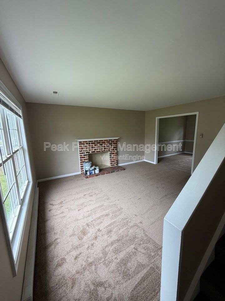 236 Chessington Rd - Photo 3 of 10