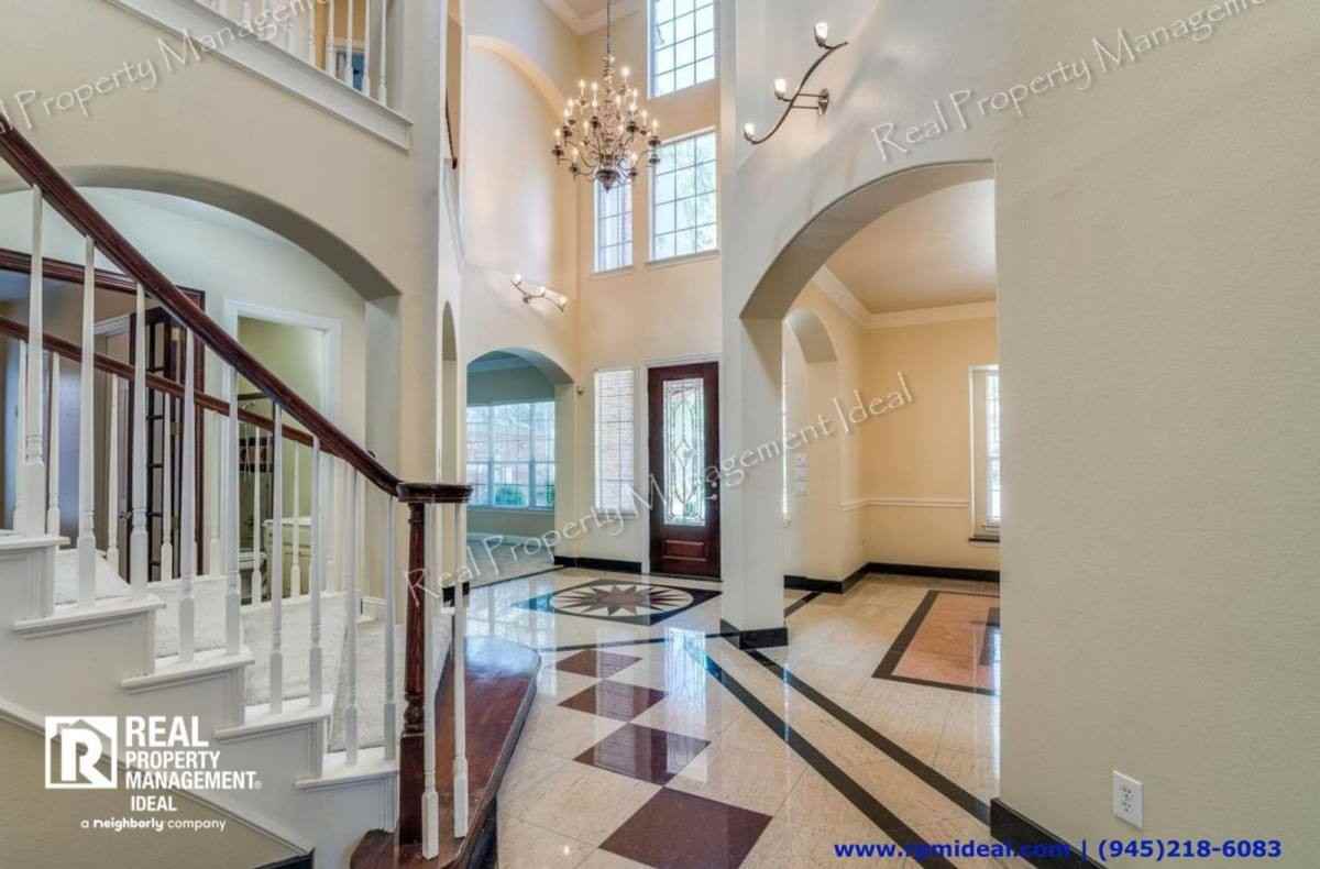 4395 Shamrock Dr - Photo 3 of 10