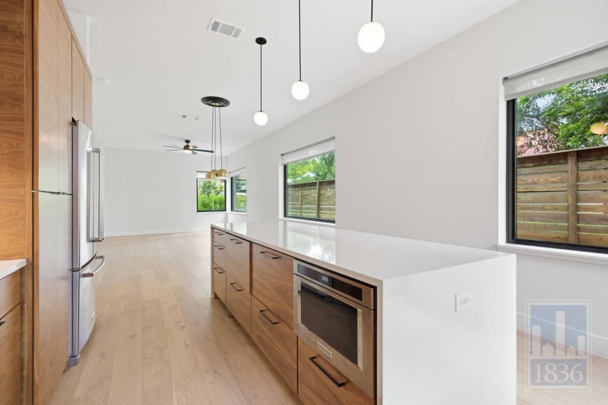 2311 E 8th St #1 - Photo 5 of 10