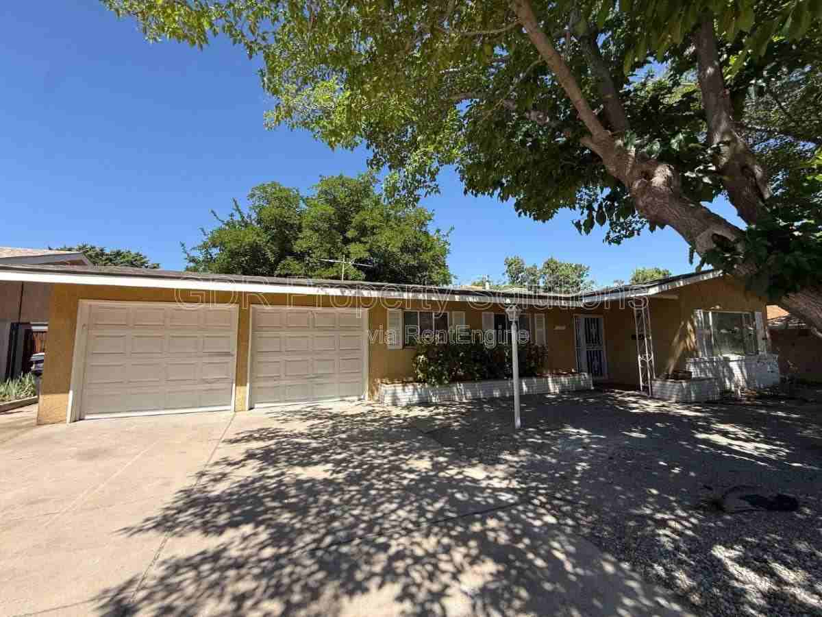 1317 Espanola St Ne - Photo 2 of 10