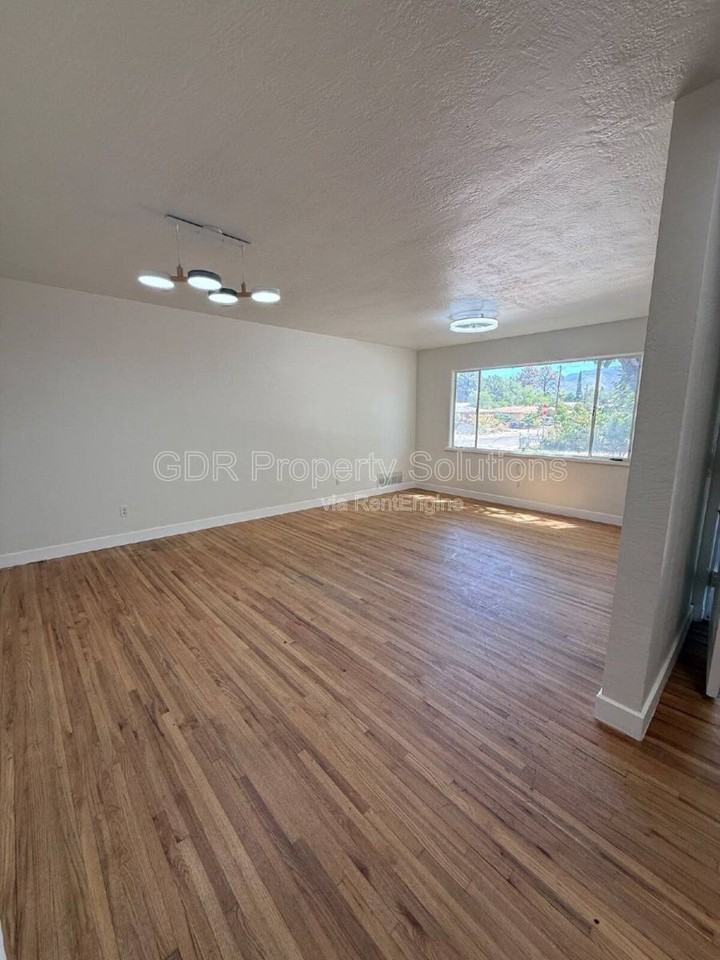 1317 Espanola St Ne - Photo 3 of 10