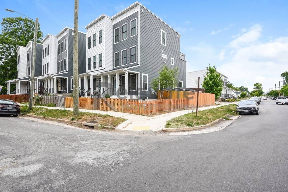 3018 S St - Photo 2 of 10
