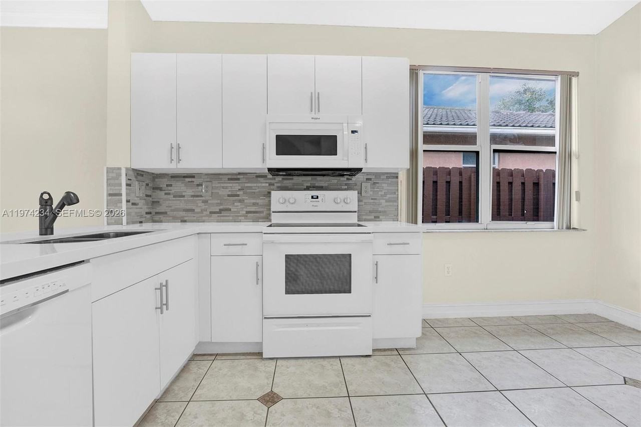 9437 Sw 183rd Ter - Photo 3 of 15