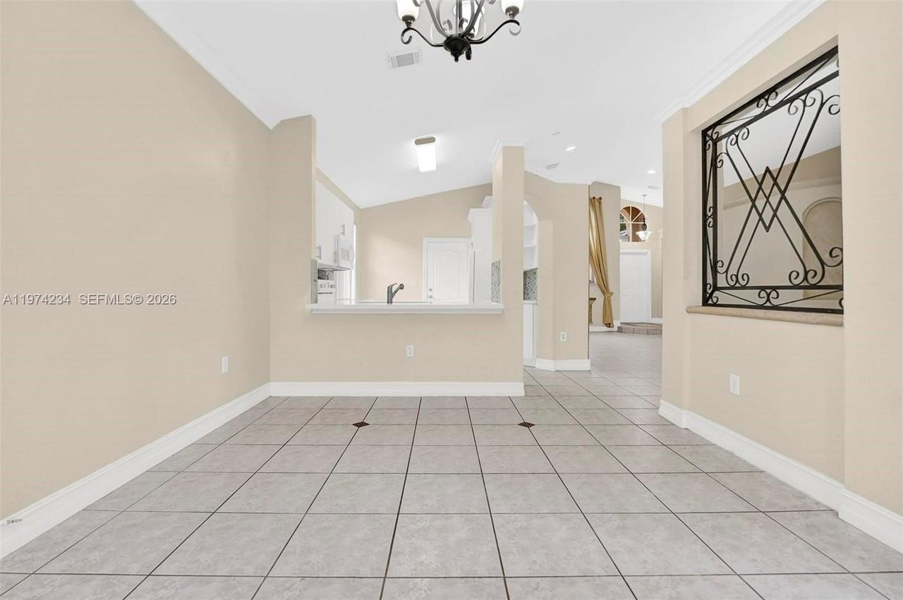 9437 Sw 183rd Ter - Photo 5 of 15