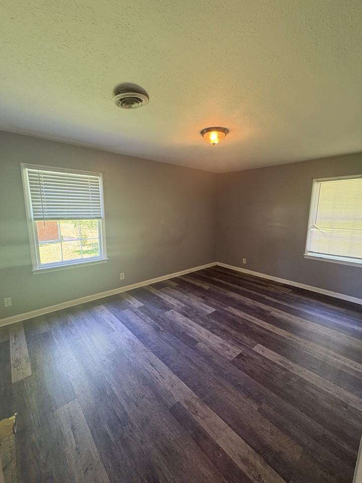 1219 Biscayne Dr - Photo 5 of 7