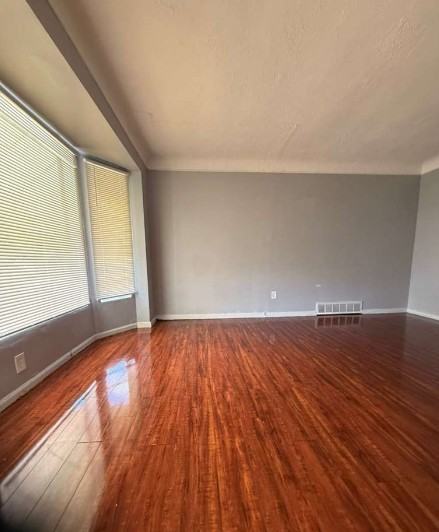 20426 Tracey St - Photo 2 of 13