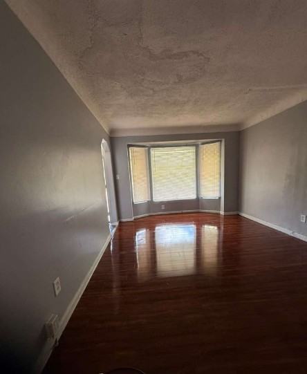 20426 Tracey St - Photo 4 of 13