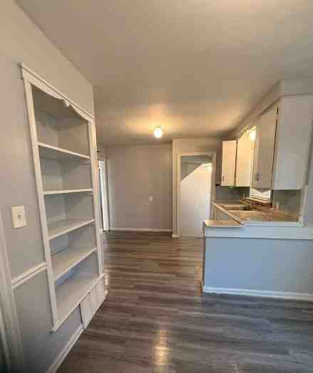 20426 Tracey St - Photo 5 of 13