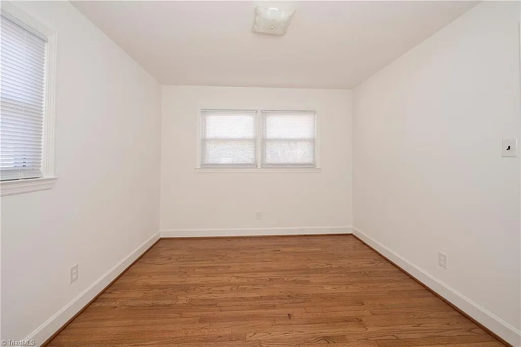 2400 Queen St - Photo 4 of 25