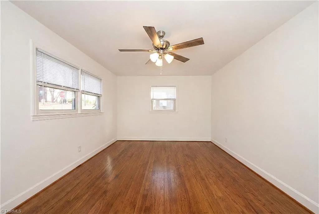 2400 Queen St - Photo 5 of 25