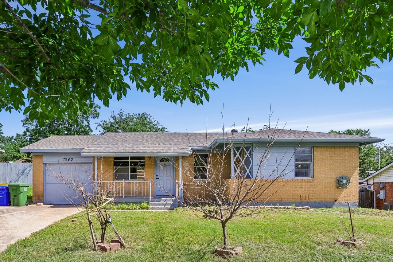 7940 Chaparral Dr - Photo 3 of 24
