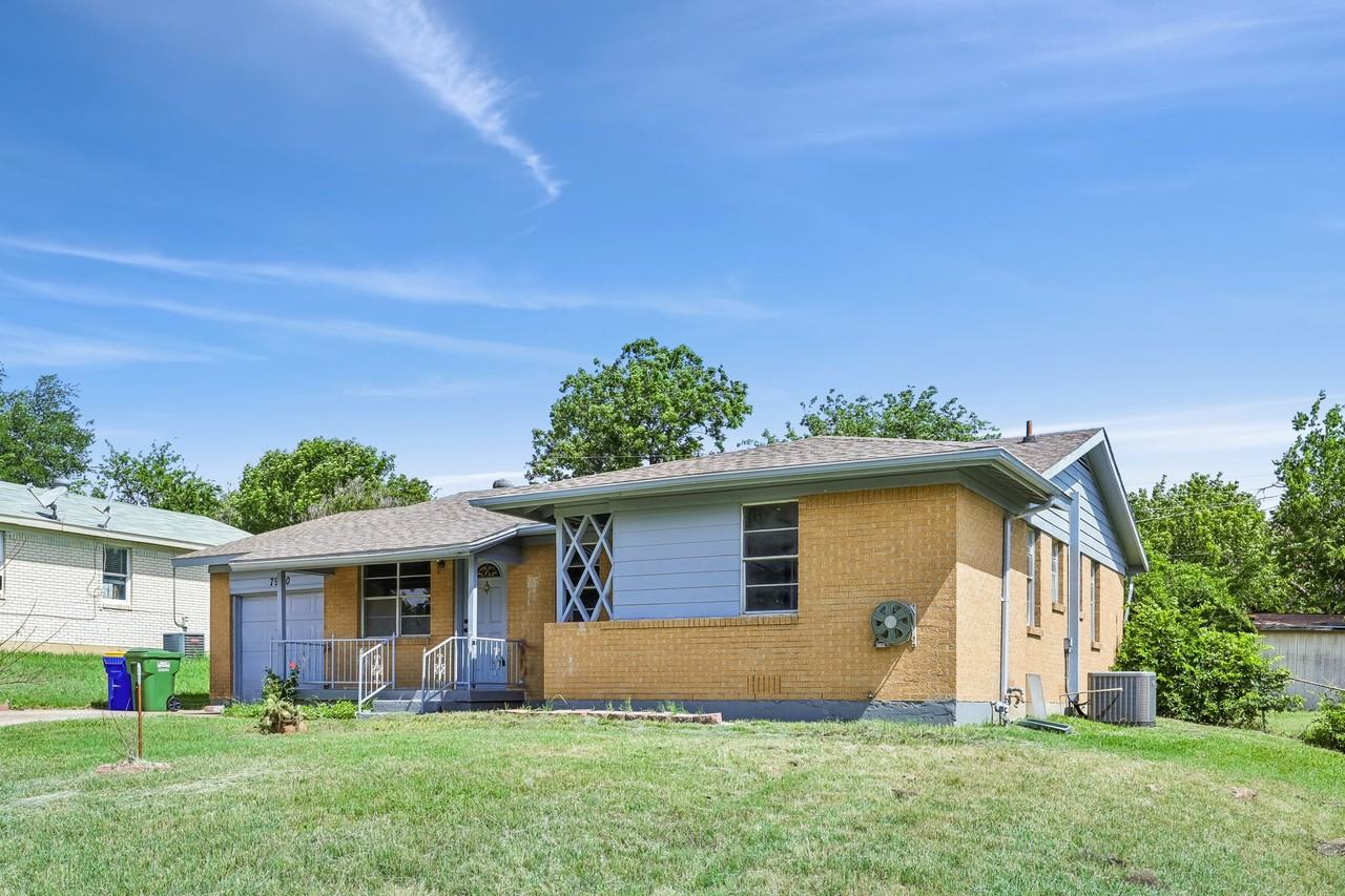 7940 Chaparral Dr - Photo 4 of 24