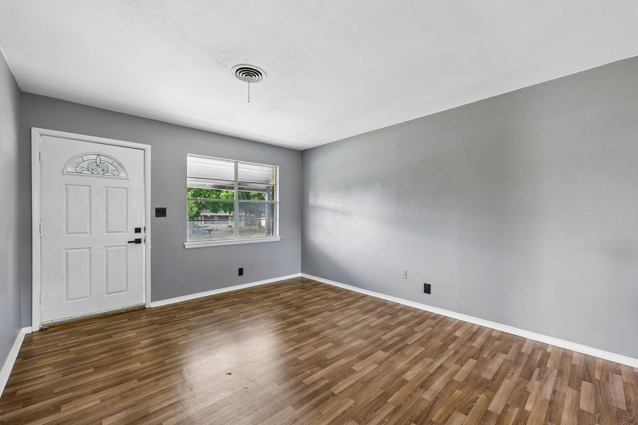 7940 Chaparral Dr - Photo 5 of 24