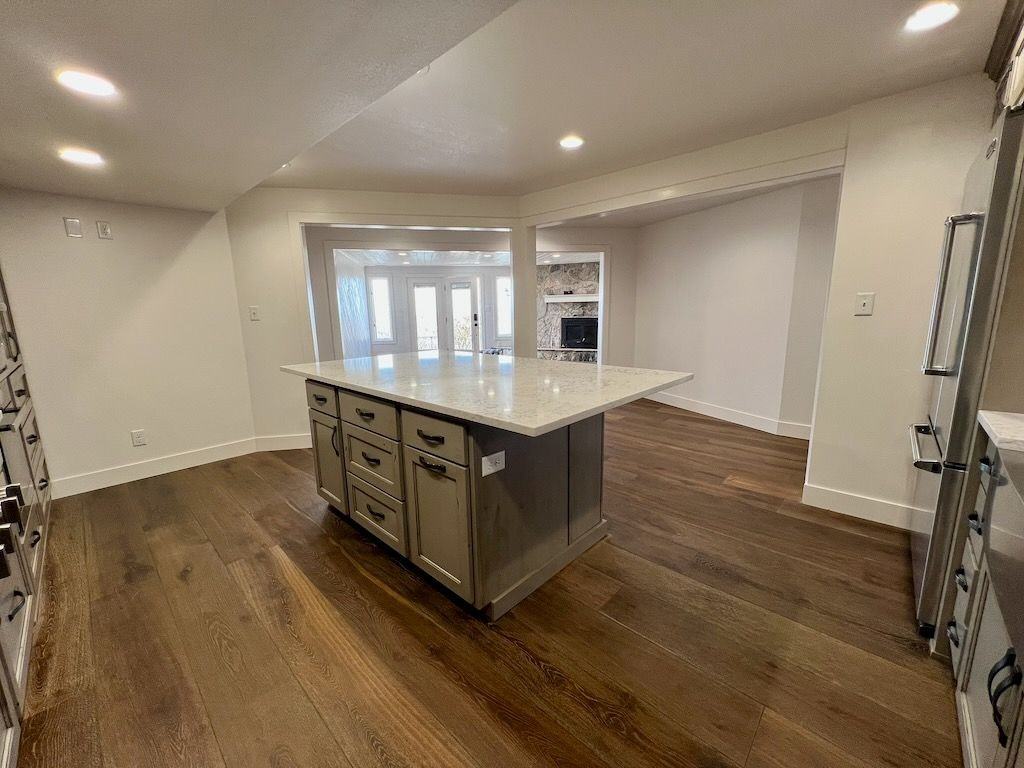 425 Lakeview Way - Photo 5 of 36