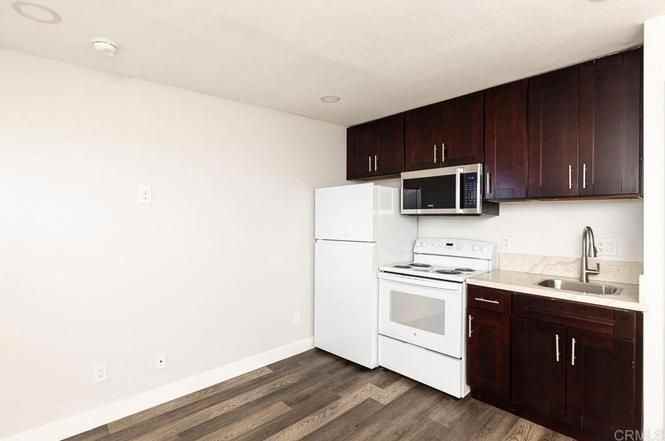 1022 41st St - Photo 3 of 16