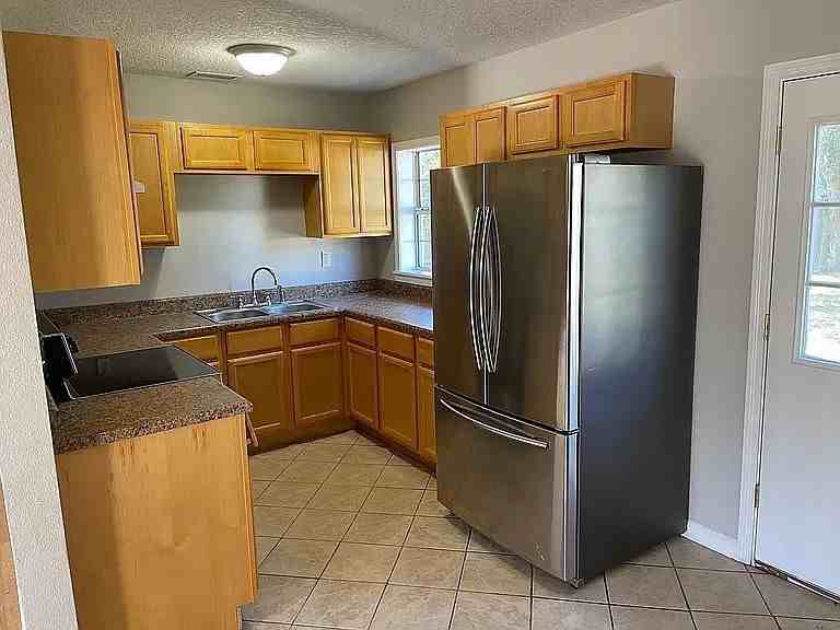 4028 Loys Dr - Photo 3 of 12