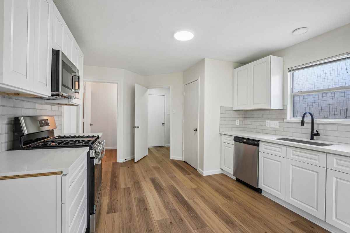 4419 Crossvine Ave - Photo 7 of 28
