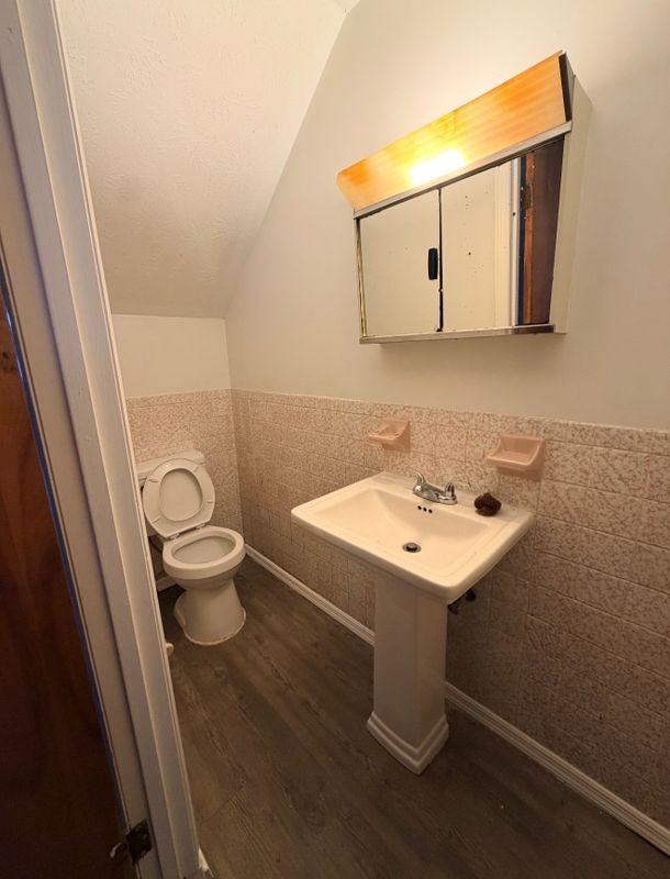 1111 Franklin St - Photo 2 of 11