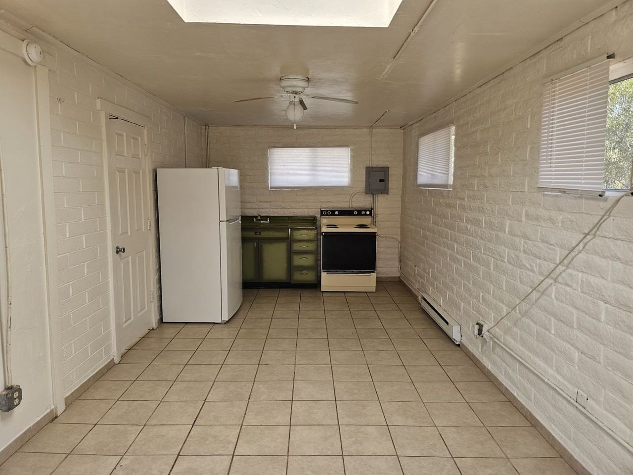 3441 N Mountain Ave - Photo 4 of 17