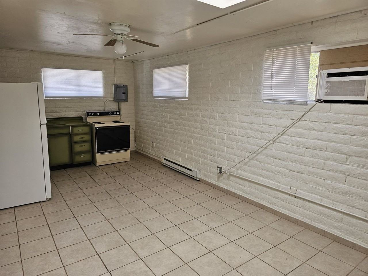 3441 N Mountain Ave - Photo 5 of 17