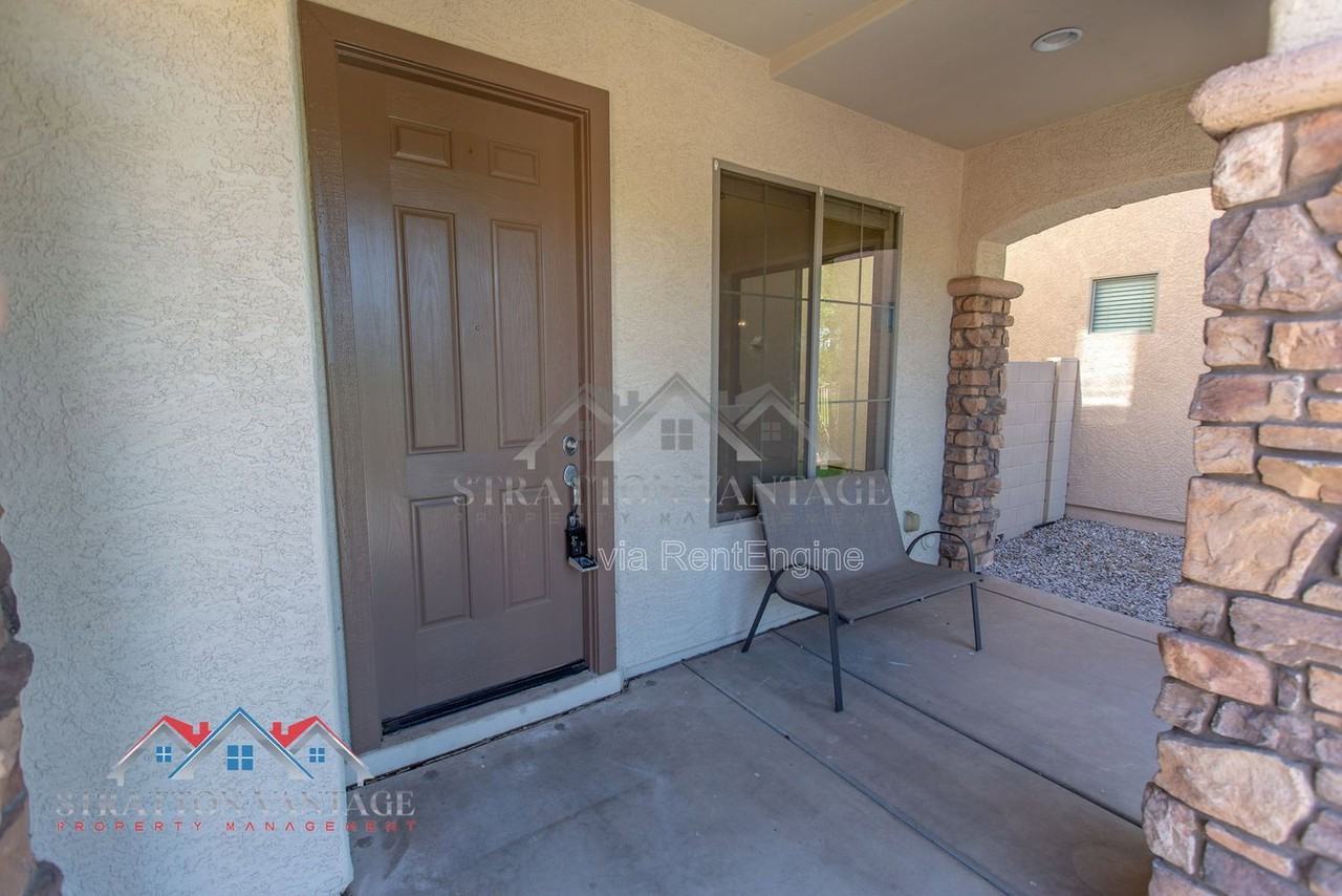 9136 W Meadow Dr - Photo 5 of 41