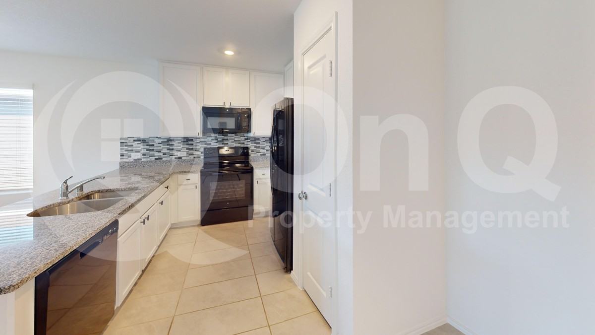 403 Ashbrook Way - Photo 6 of 34