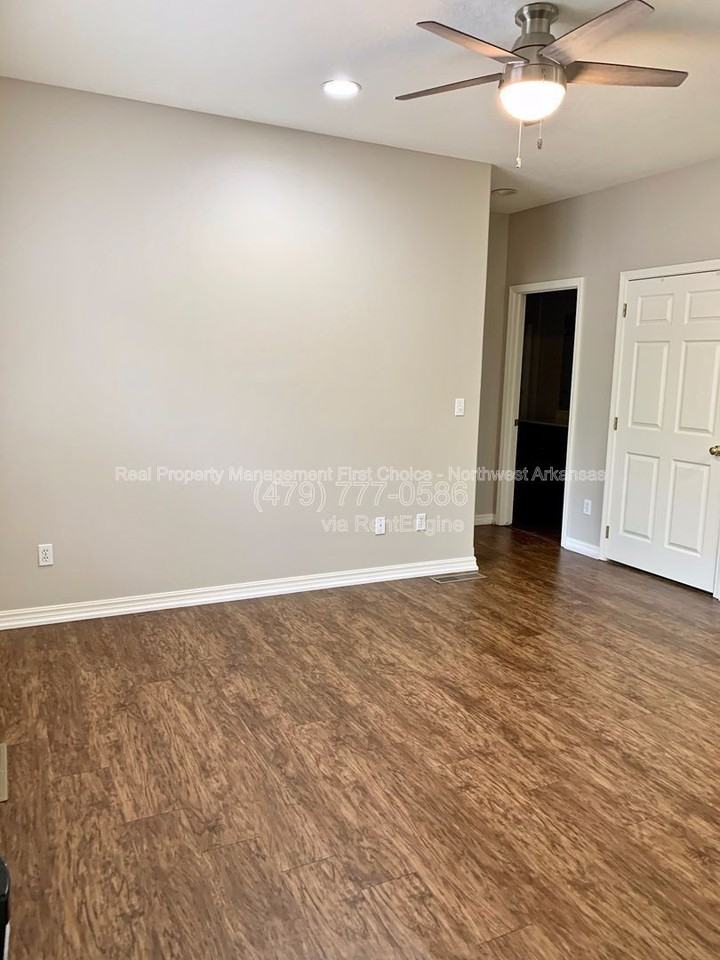 47 Watkins Way #B - Photo 2 of 11