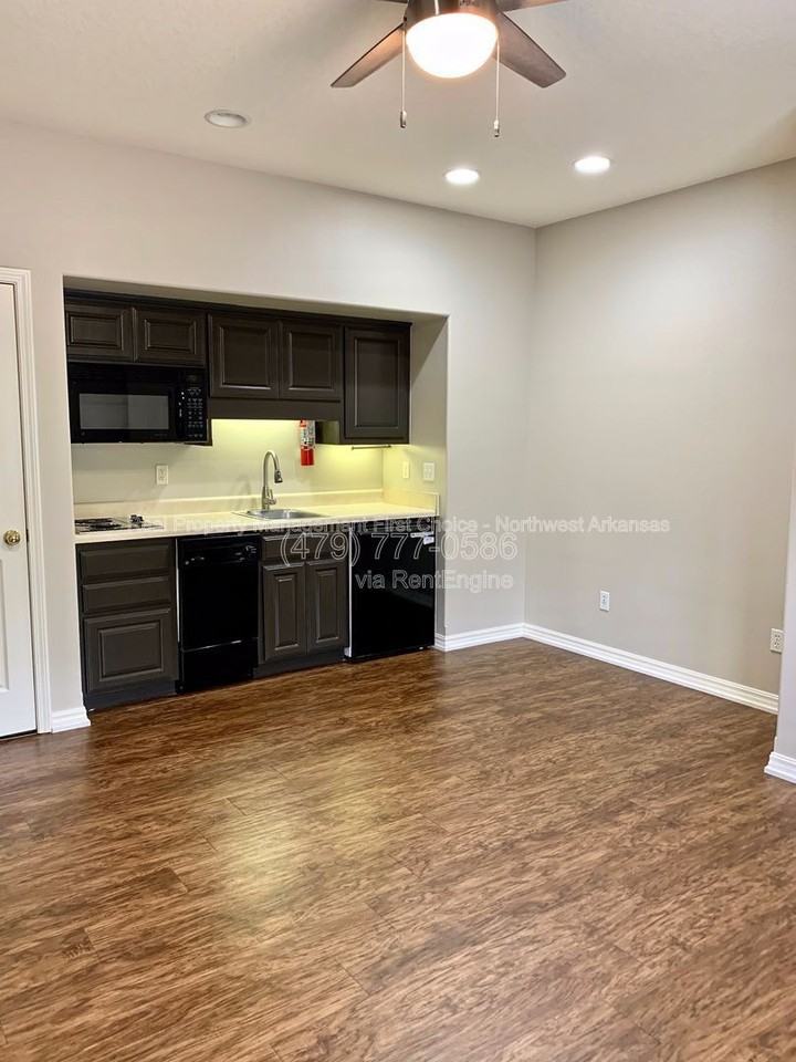 47 Watkins Way #B - Photo 3 of 11