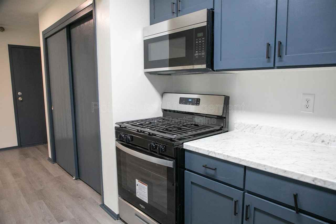 7114 Jones Cir #11 - Photo 4 of 23