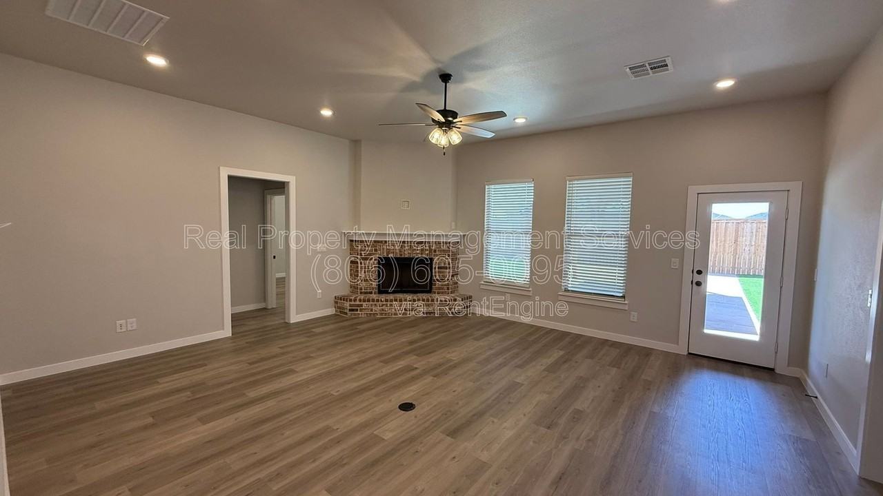 2915 Tractor Ave - Photo 2 of 15