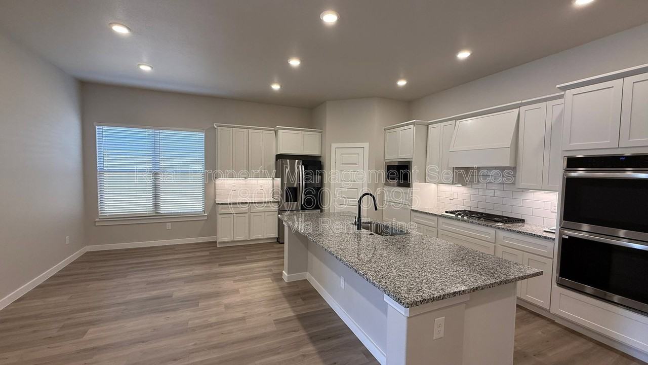 2915 Tractor Ave - Photo 3 of 15