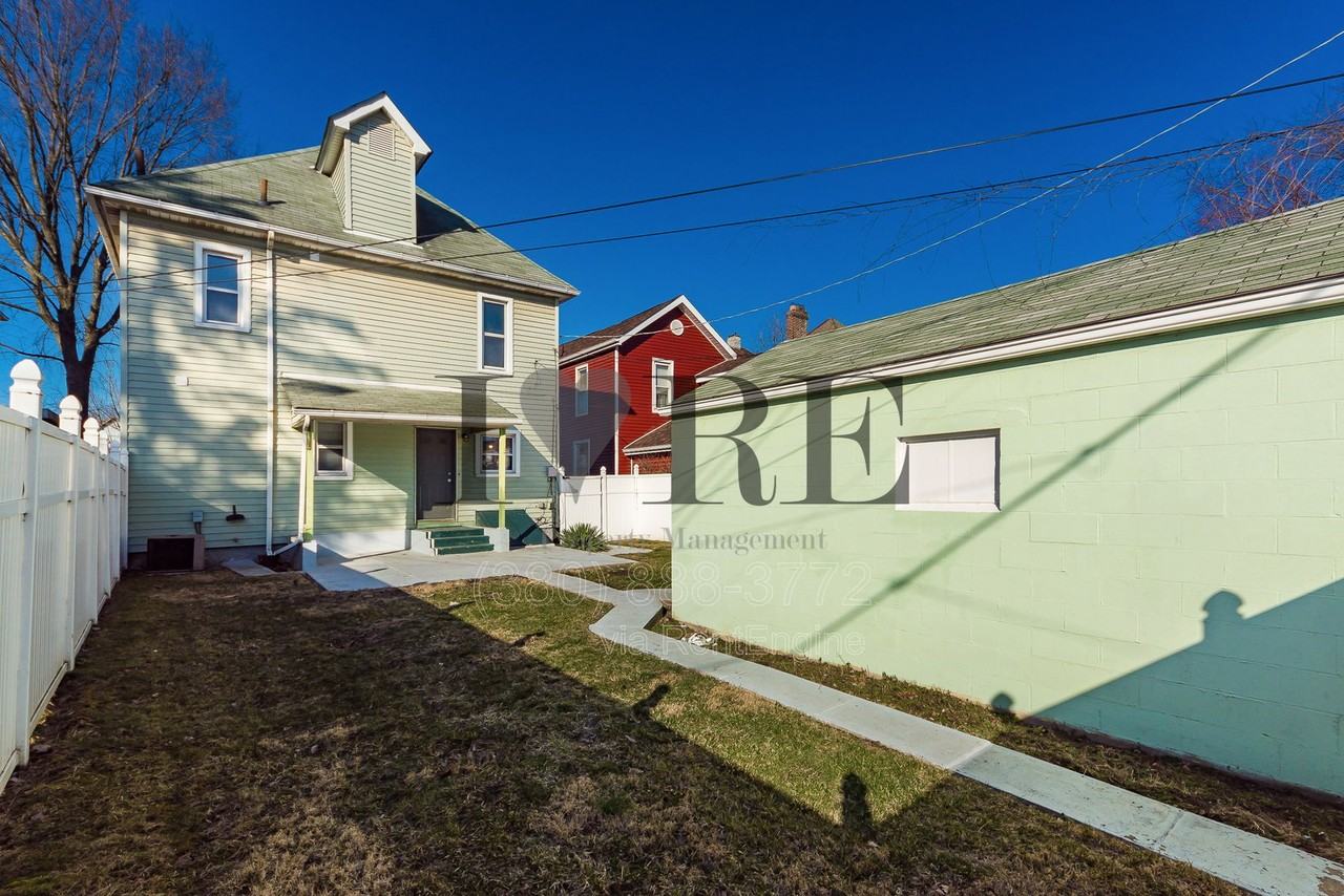 158 Dakota Ave - Photo 3 of 42