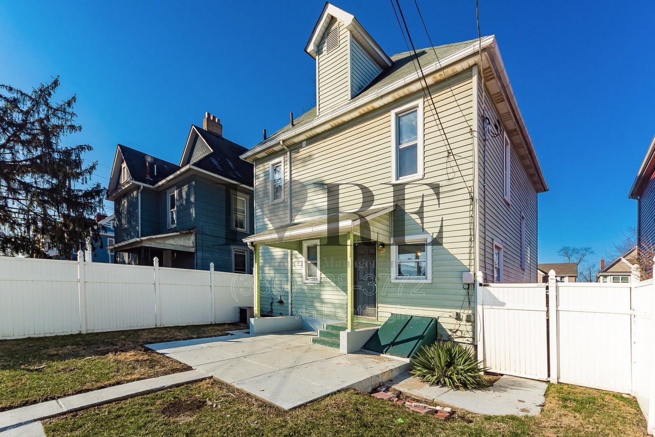 158 Dakota Ave - Photo 7 of 42